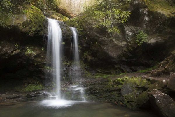 Tennessee, Great Smoky Mts Grotto Falls scenic